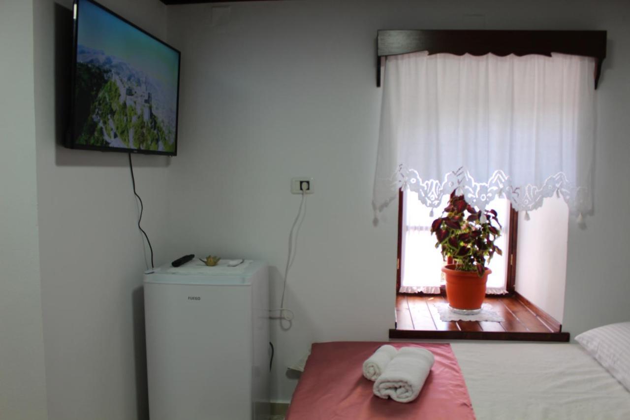 Yuri Guest House Gjirokastër Dış mekan fotoğraf